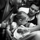 Illustration for article titled La bonita razón por la que está tan sorprendida al ver a su bebé: es el primer varón de la familia en 50 años